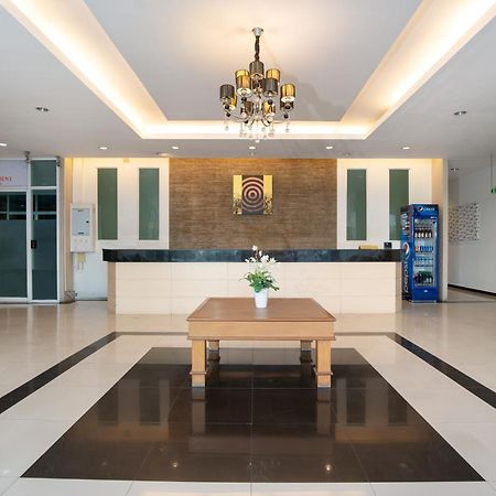 בנגקוק Leenova Place מראה חיצוני תמונה